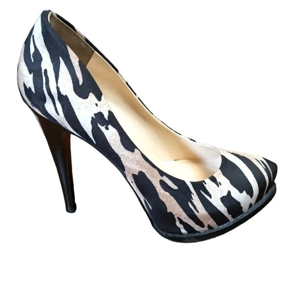 CHIC STATEMENT GUESS ZEBRA /TIGER PRINT IN NEUTRAL COLORS PLATFORM HEEL SIZE 8